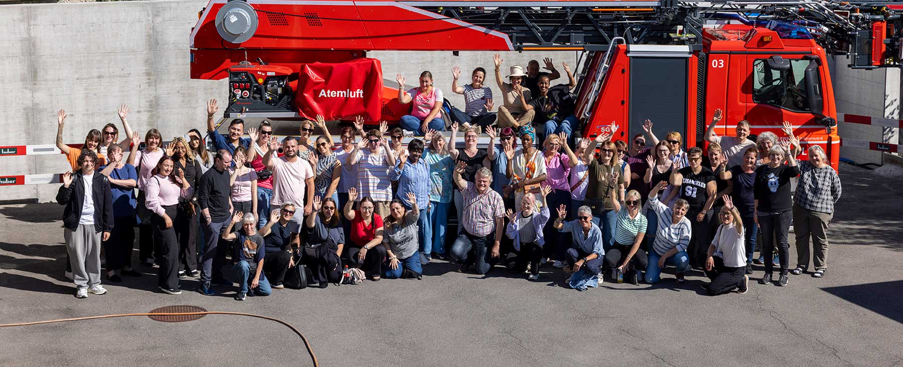 Teambild Haus im Park Feuerwehrauto
