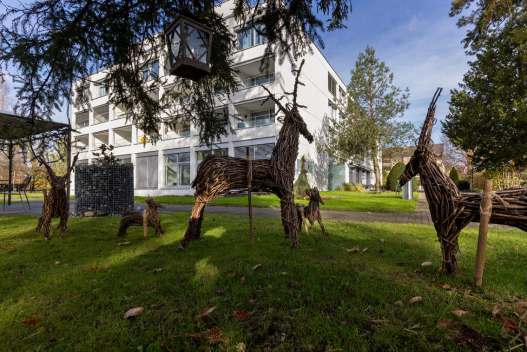 Haus im Park AG Holzfiguren